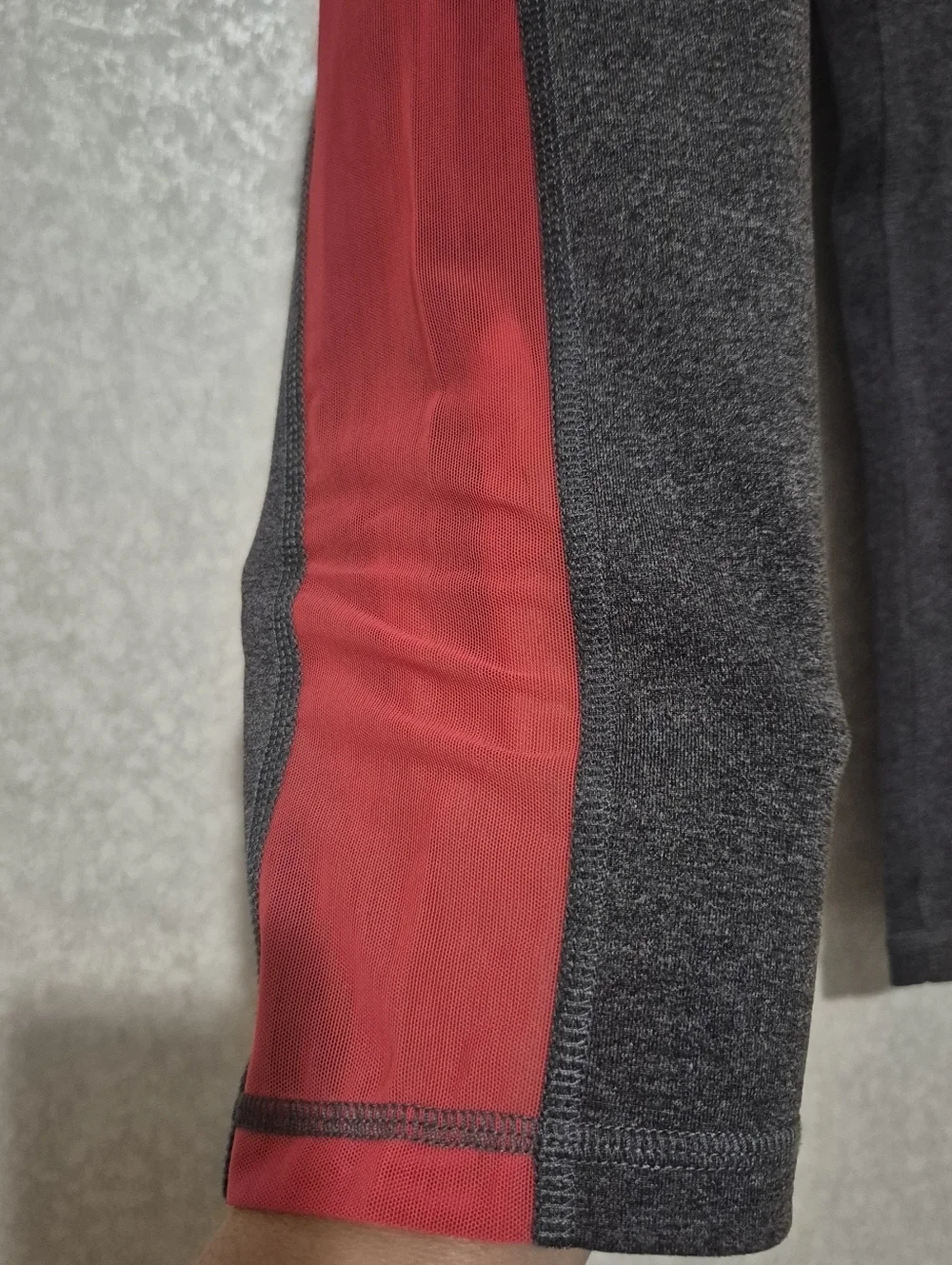 ALO Yoga  Charcoal Cropped Leggings with Coral-Pink Side Panels...size:XS
